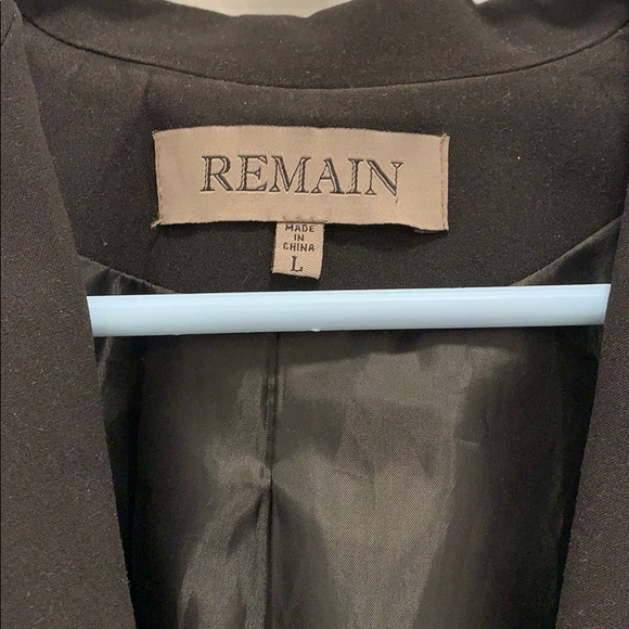 A blazer - Picture 2 of 3